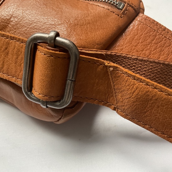 Spikes & Sparrows  Waist Bag Crossbody Leather Cognac Front Back Zip Pockets - Picture 8 of 9